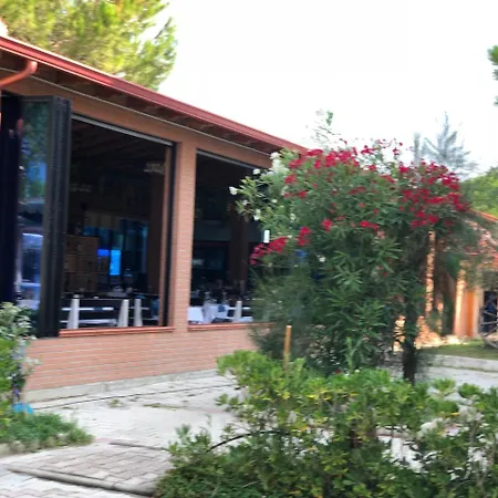 Bellavista Qerret * Golem (Tirana)