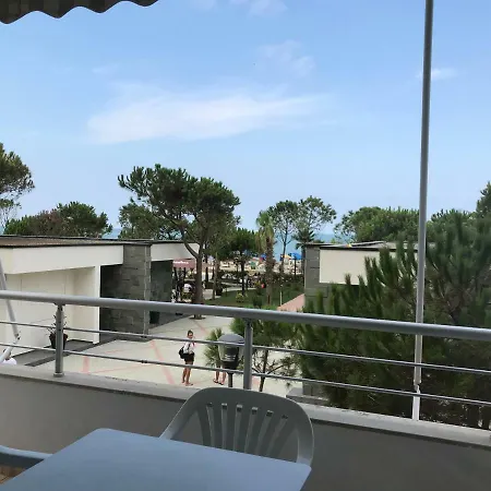 Bellavista Qerret * Golem (Tirana)